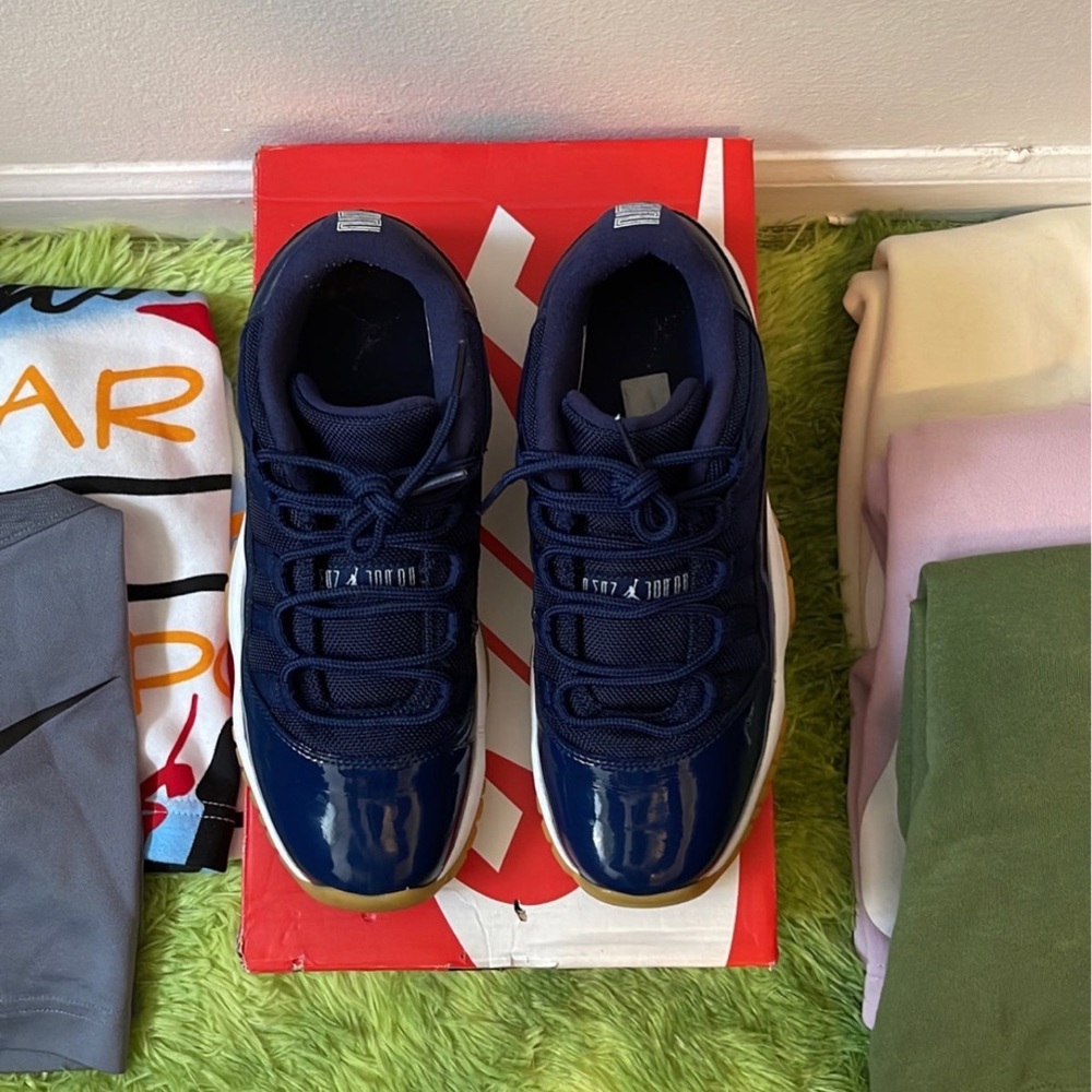 Jordan 11 Midnight Blue, *MINOR CRESSES & NO BOX*. Size 6 grade school.
